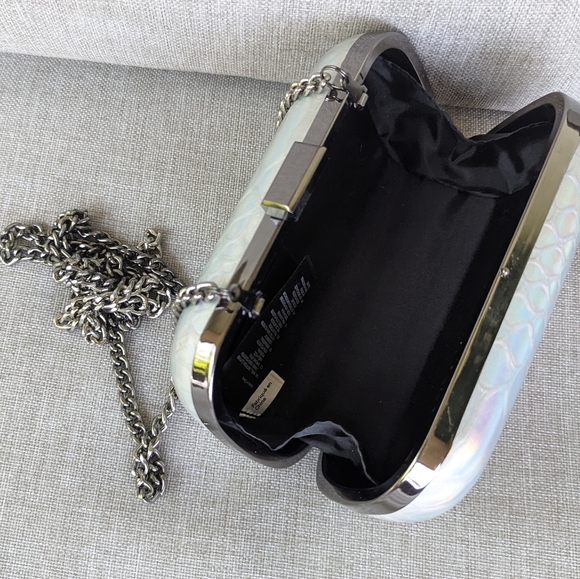Iridescent Evening Bag/Clutch with chain strap - Picture 2 of 5